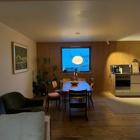 Appartement Malnestomten, 1st Floor Henningsvær
